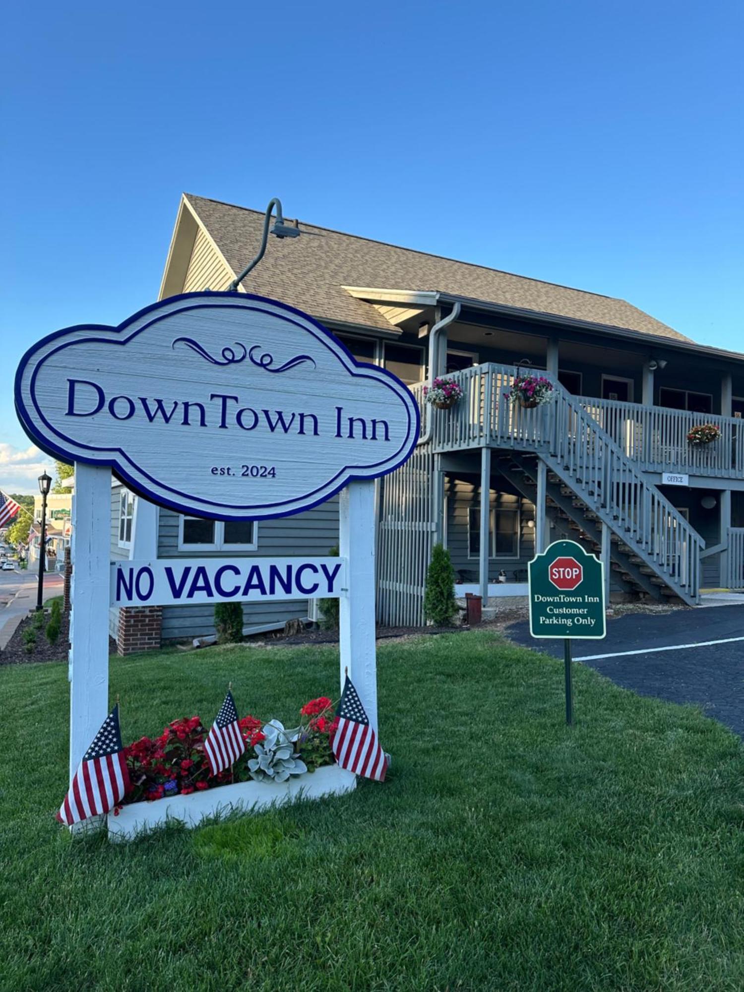 Downtown Inn Sister Bay Exterior photo