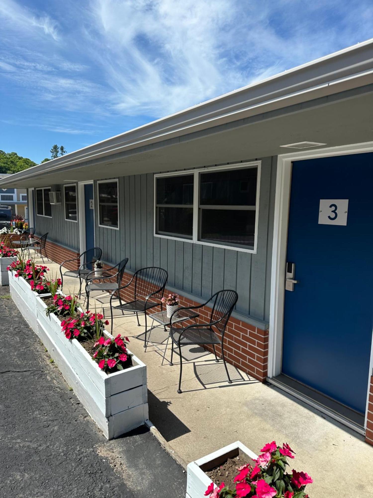 Downtown Inn Sister Bay Exterior photo
